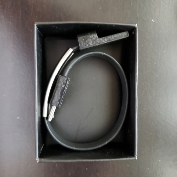 Avon USB Phone Charger Bracelet for Android - Picture 6 of 8